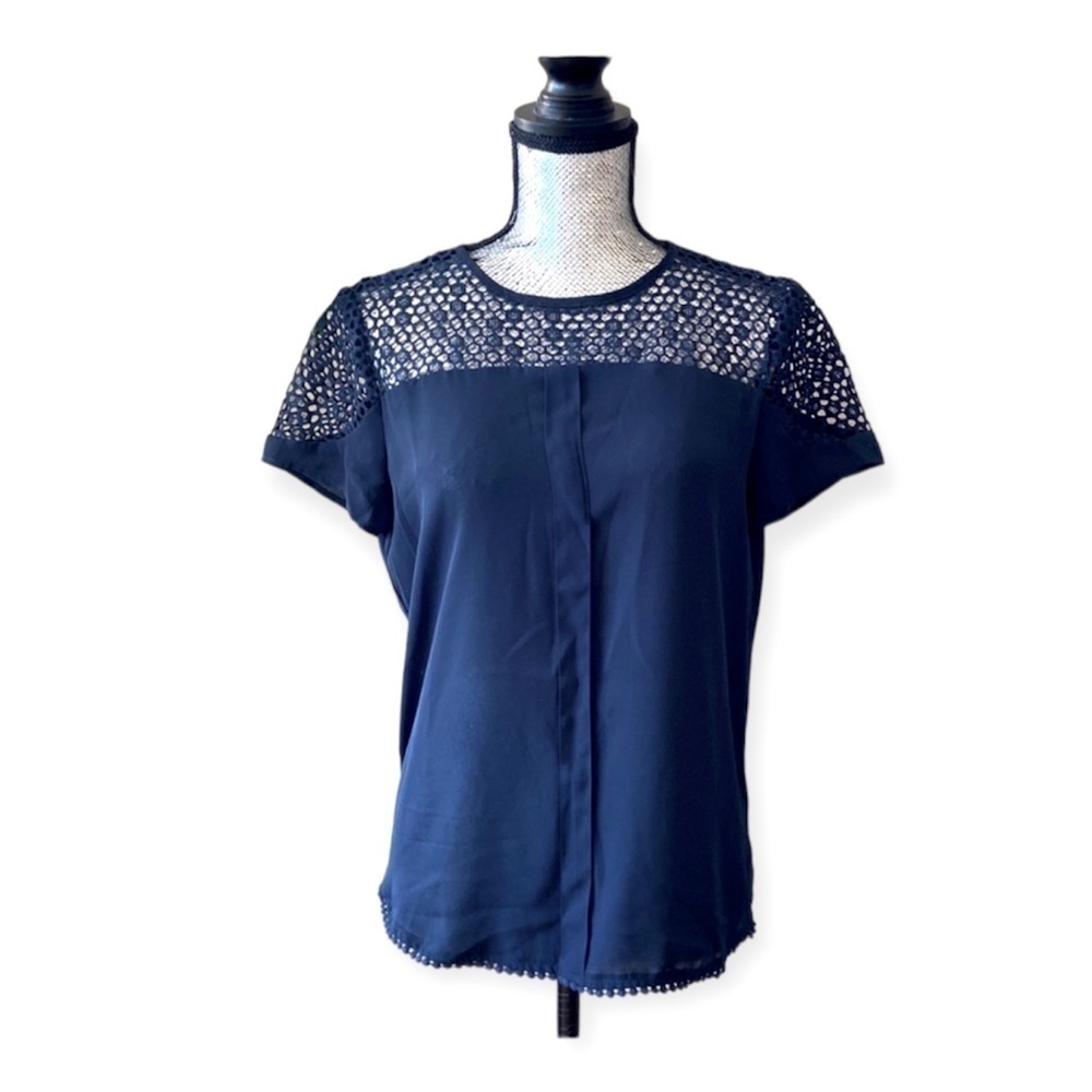 𝅺𝅺⭐️2 FOR $20⭐️ Suzy Sheir Navy Blue Chiffon Blouse With Honeycomb Detail Sm